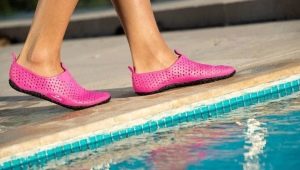 Shoes for the pool: features, varieties, selection rules