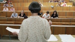 Law teacher: description, advantages and disadvantages, study