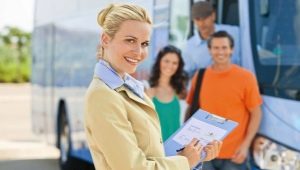 What should a guide know and be able to?