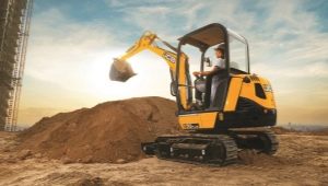 Who is an excavator driver and what does he do?