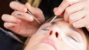 At what age can eyelashes be extended?