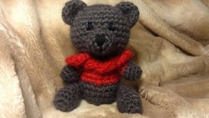 How to tie an amigurumi bear?