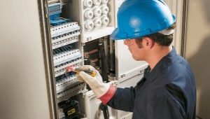 Who is an electrician and what does he do?