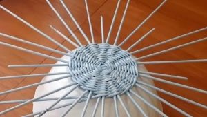 Ways of weaving newspaper tubes