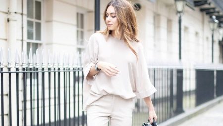 What to wear with beige pants?