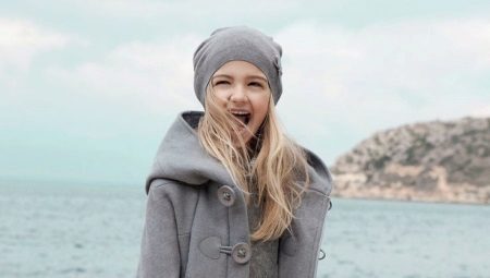 Drapowany płaszcz dla dziewczynki