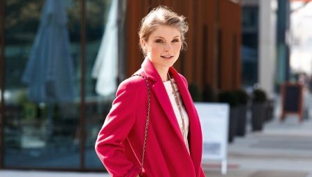 What to wear with a raspberry coat?