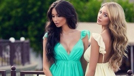 Sundress with shuttlecock - a touch of charm in the image