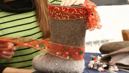 How to decorate boots?