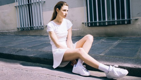 Hvide kvinders sneakers