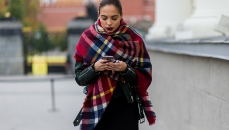 How to tie a scarf wrap?