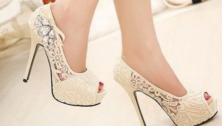 Lace shoes