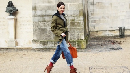 What shoes should I wear with the parka?