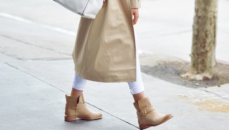 Beige boots