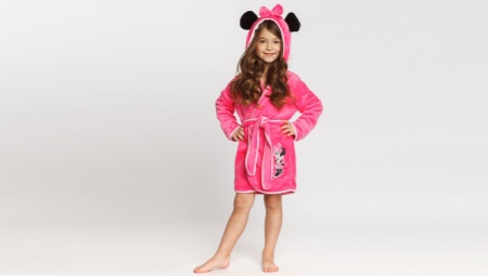 Children's bathrobe for the pool