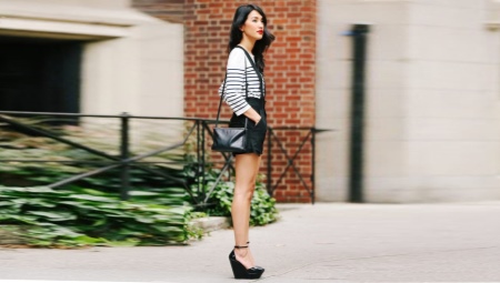 Closed-toe wedge shoes