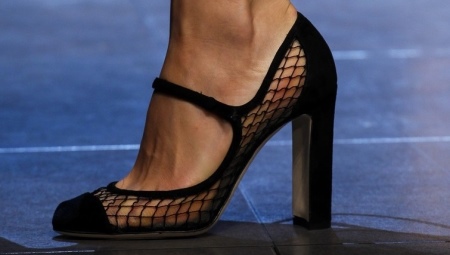 Mesh shoes