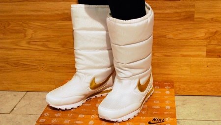 Women's Nike Dutiks