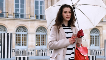 ร่มสีขาว