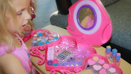 Cosmetic bags for girls