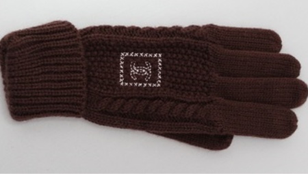 Knitted gloves