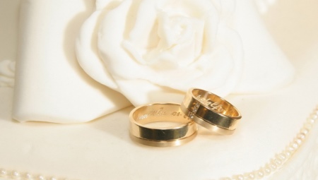 Engraving engagement rings