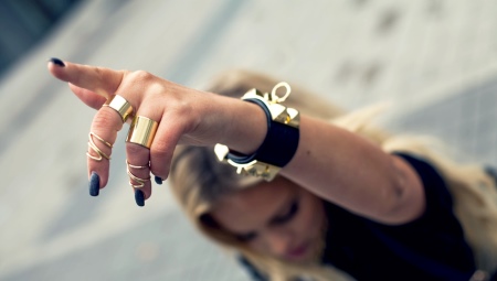 Finger phalanx rings