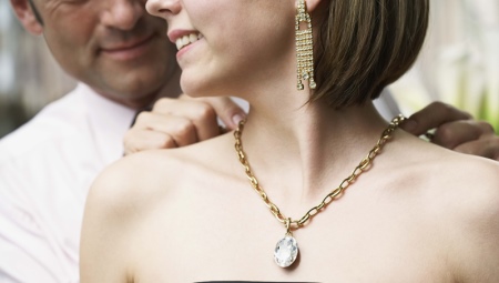 Types of locks on chains