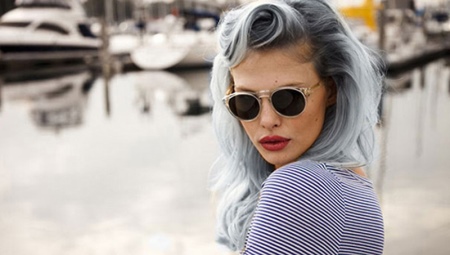 Grau getönte Haarprodukte