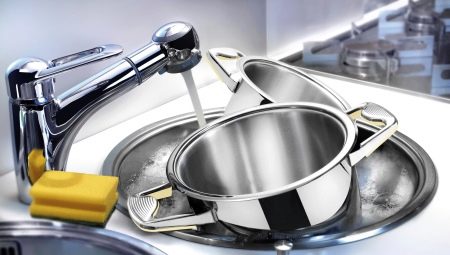Aluminum pans: how to clean from soot?