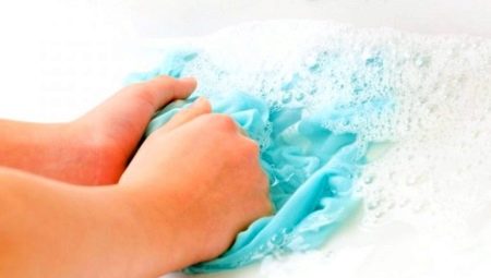 How to wash the green from clothes?