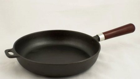 How to clean a cast-iron pan from soot at home?