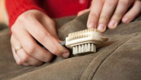 How to clean a sheepskin coat at home?