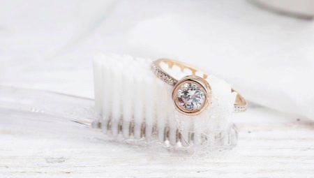 How to clean gold with ammonia?