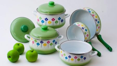 We wash the burnt enameled pan outside and inside