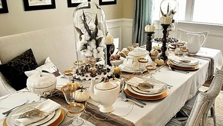 Com plegar els tovallons en un porta-tovallons?