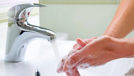 How to wash the mounting foam from your hands?