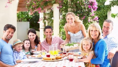 Bagaimana untuk bertindak di sebuah pesta?