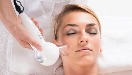 How to conduct a vacuum facial massage?