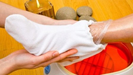 Exfoliating foot masks: how useful and how to make them?