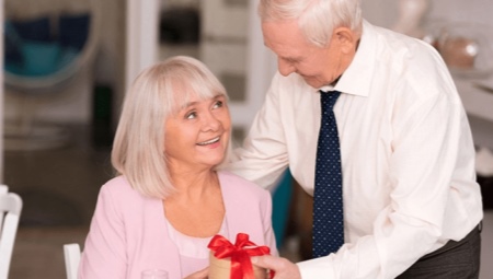 45 years from the wedding day - what gifts to prepare for a married couple?