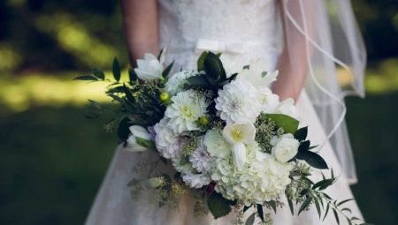 Bridal bouquet of chrysanthemums: a choice of colors and design nuances