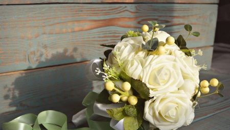 Bride's bouquet of artificial flowers: the pros and cons of the composition, options for its creation