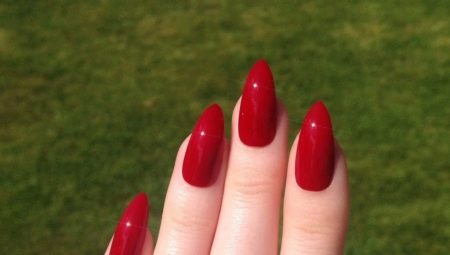 Sharp red nail design