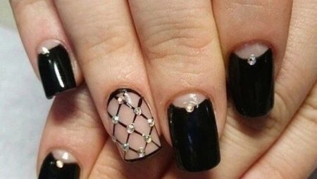 Disseny de manicura en colors negre i beix.