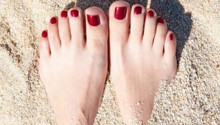 Burgundy Pedicure Design Ideas