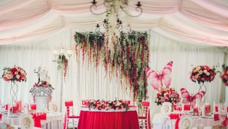 Ideas for decorating a wedding room with flowers