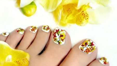 Ideas for creating an unusual floral pedicure