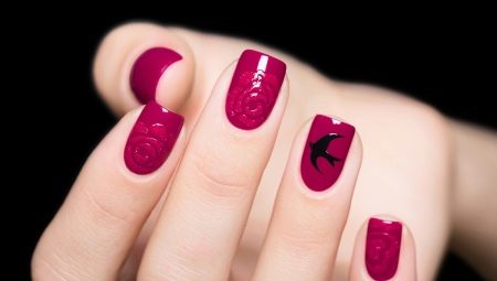 Raspberry manicure: features and design options