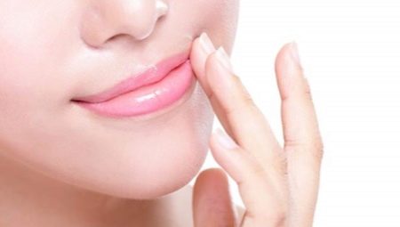 Lip oil: which one to choose and how to use it correctly?